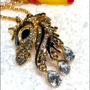 🎠Betsey Johnson “glam horse” pendant STUNNING
